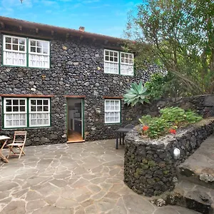 https://las-valverde-el-hierro.in-canary-islands.com